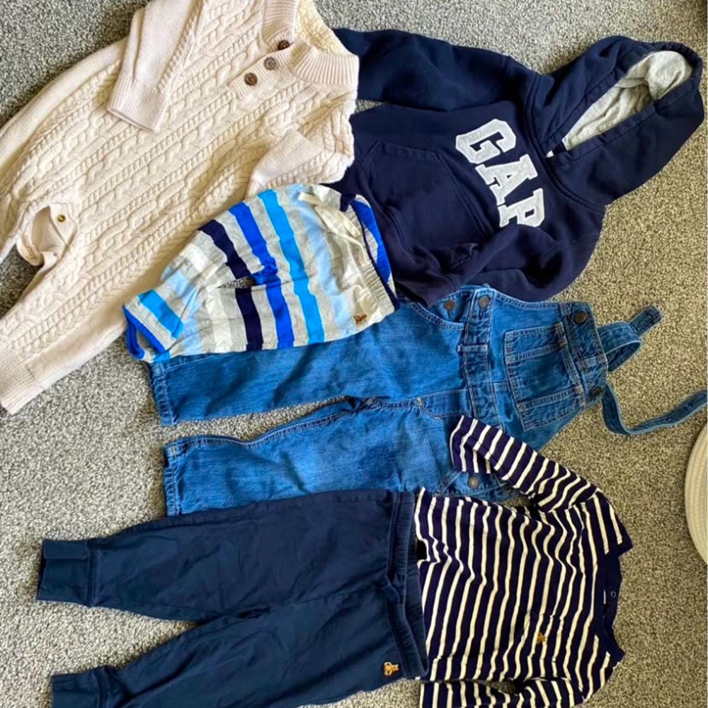 GAP Baby Bundle (pants, long sleeve shirt, overalls,knit onesie) 6-24 months